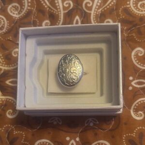 Elegant Silver Floral Ring